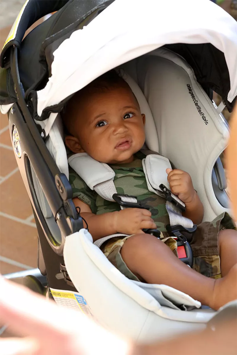 El pequeño Saint West debutó en el Snapchat de su famosa mamá, luciendo muy tierno y sonriente.