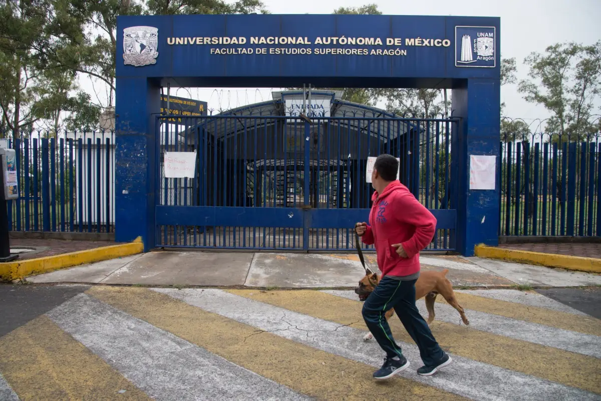 La UNAM suspendió clases por el sismo en algunos planteles. 