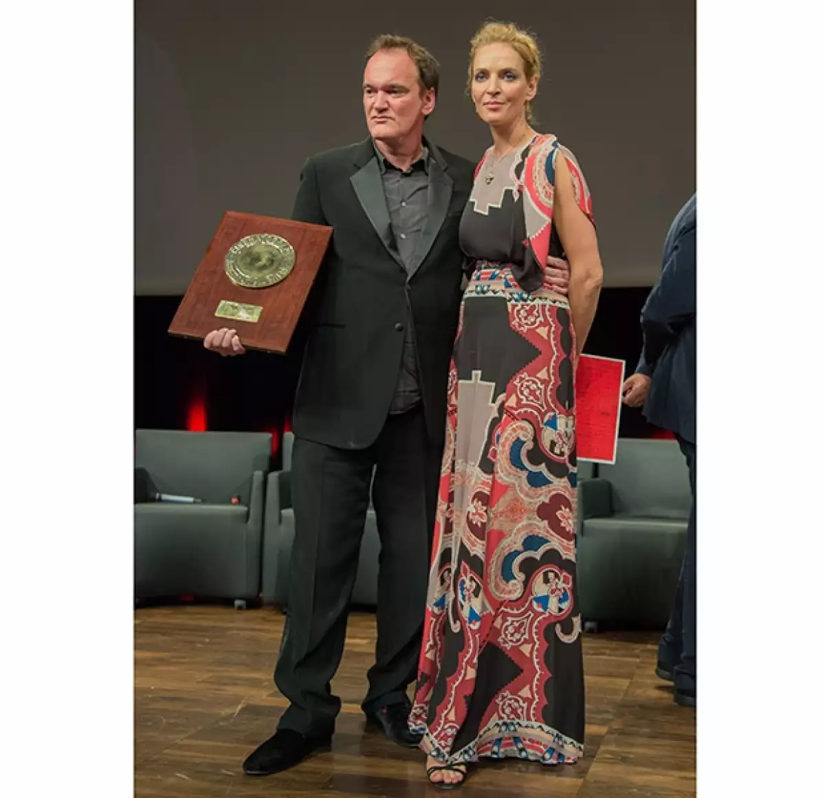 El anfiteatro de Lyon, Francia fue el escenario en el que el director de cine recibió el premio "Lumiére" de cine en manos de su musa Uma Thurman, su protagonista predilecta.