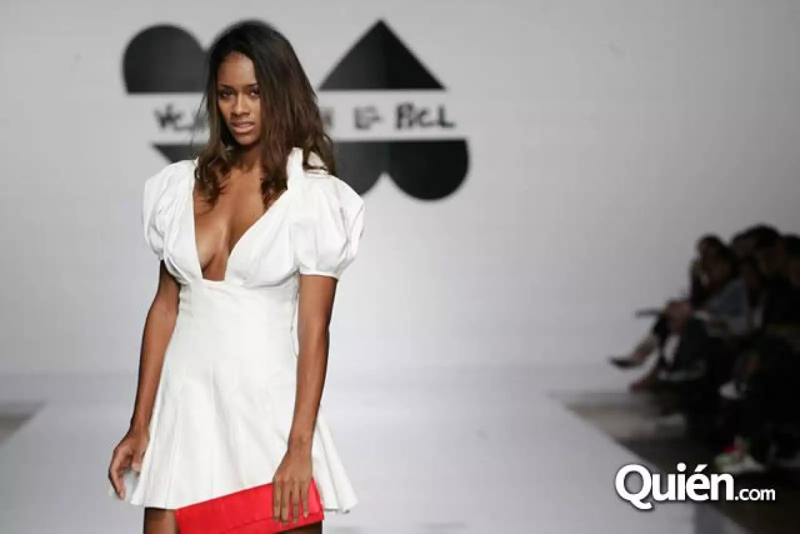 IDM Pasarela Veneno en la piel