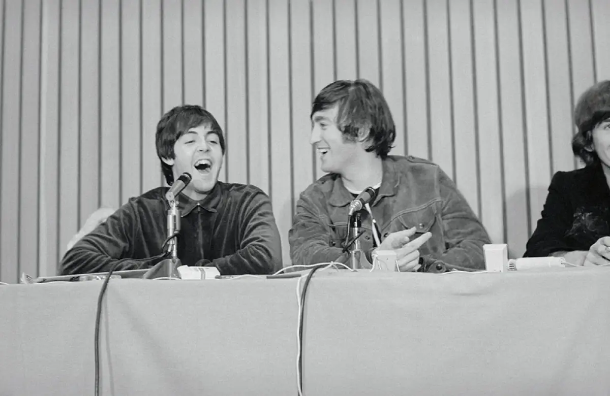 Paul McCartney y John Lennon 