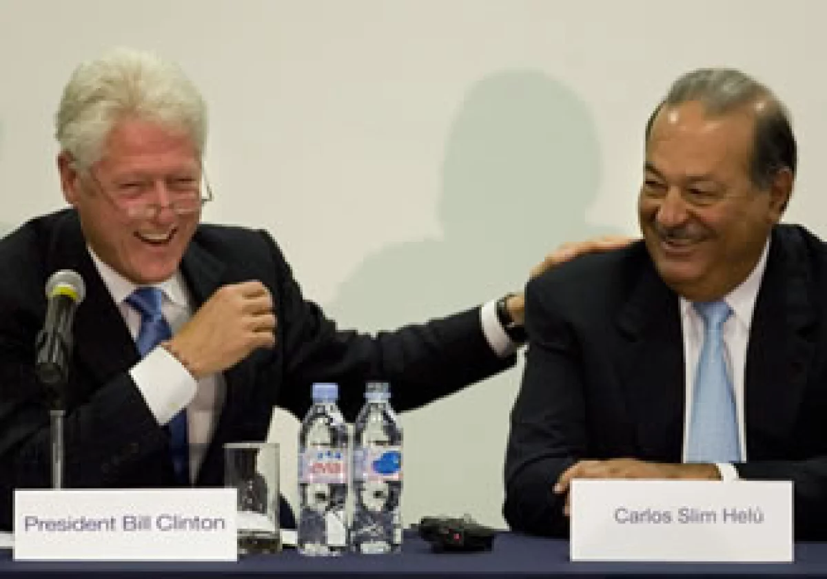 Bill Clinton y Carlos Slim llevarán el programa de ayuda “A Ganar” al estado mexicano de Chihuahua. (Foto: Archivo AP)