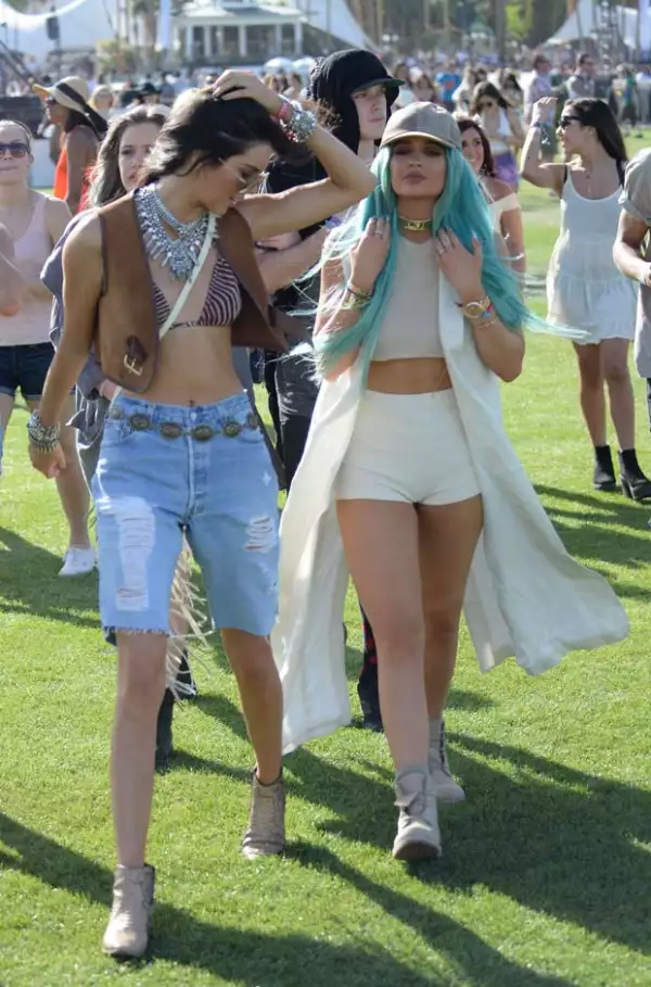 Las hermanas dejaron ver su lado más sensual y chic en el festival.