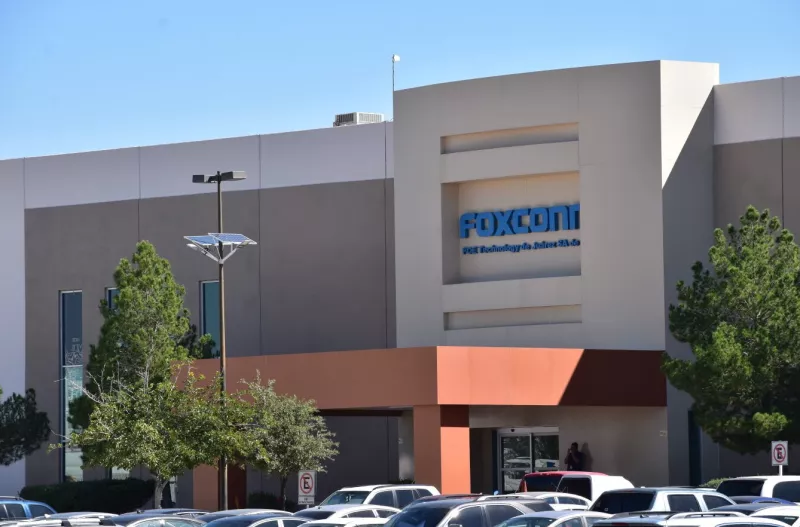 foxconn-y-chihuahua-se-asocian