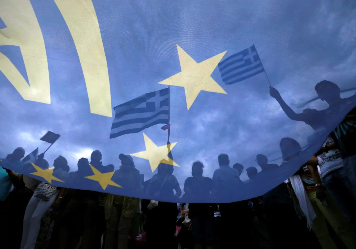 180820 grecia bandera reu.jpg