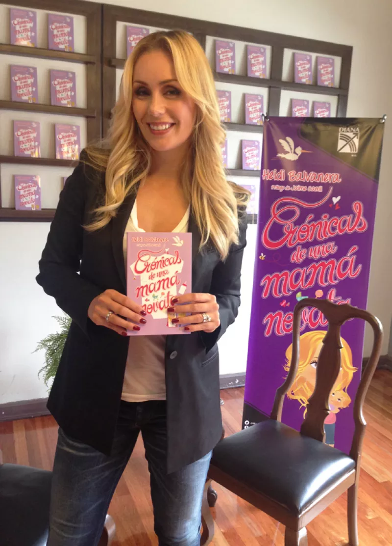 La mamá de dos pequeños se estrena como escritora y nos cuenta en entrevista cómo fue el proceso de su primer embarazo, narrado de una forma sencilla, honesta y real.