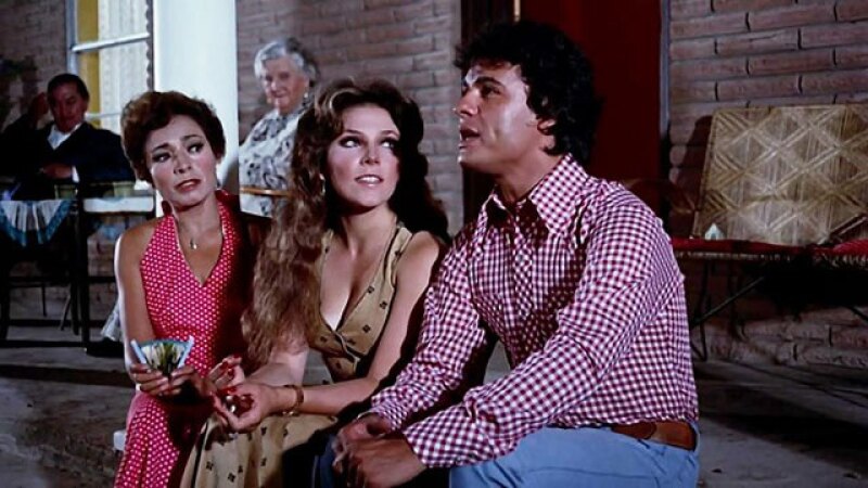 Juan Gabriel junto a Verónica Castro en 1977.