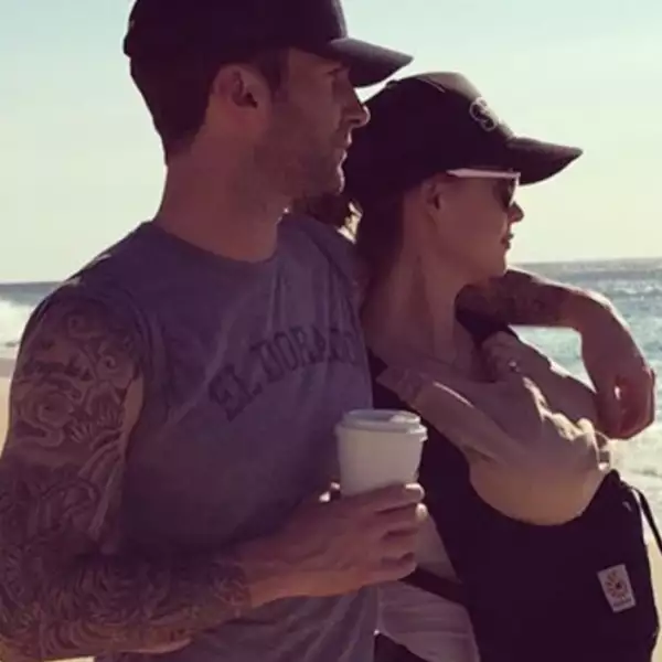 Adam, Behati y Dusty Levine