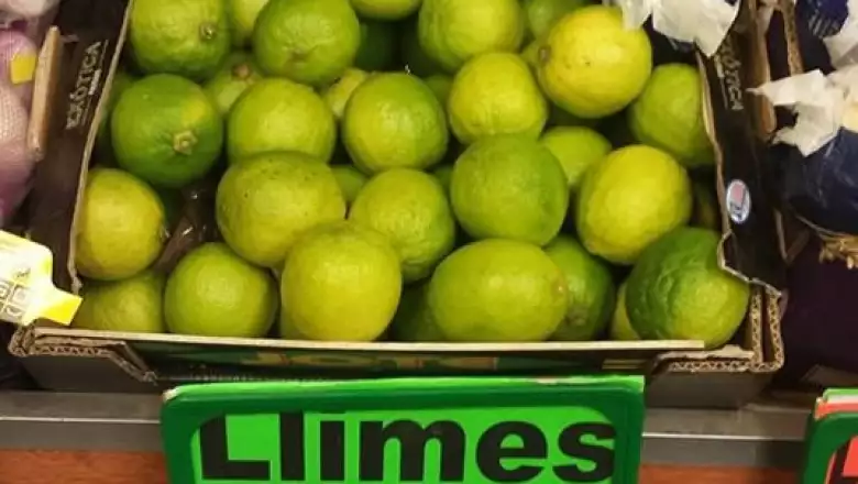 En un céntrico mercado en Barcelona, el kilo de limones cuesta 3.29 euros, pero en lugares más económicos el precio puede bajar hasta 2 euro