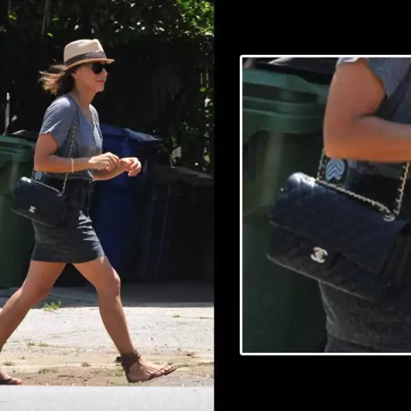 Reshida Jones asistió a una fiesta en Brentwood, California, y utilizó un Chanel para la ocasión.