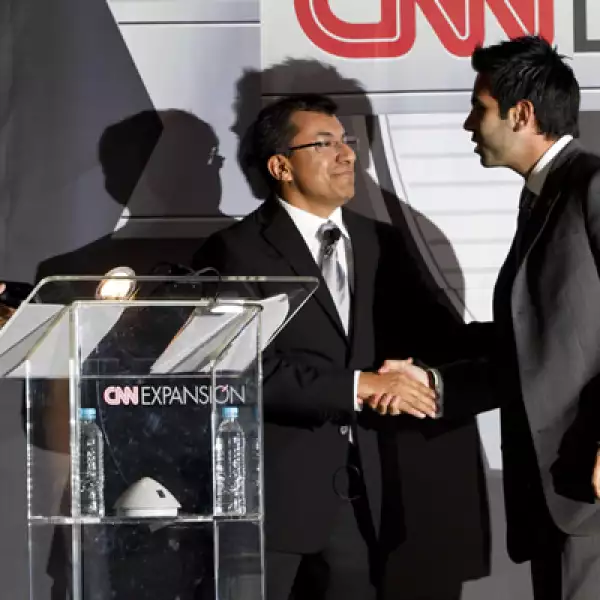 El ganador de la categoría ‘Consumo’ fue la empresa automotriz Nissan Mexicana. Juan Ernesto Serrano, E-Bussines Specialist de la compañía aceptó el premio.