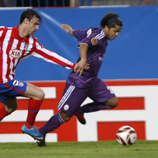 Giovani dos Santos, atacante del Galatasaray de Turquía (a la derecha), es de la generación que en 2005 fue campeona del mundial sub-17