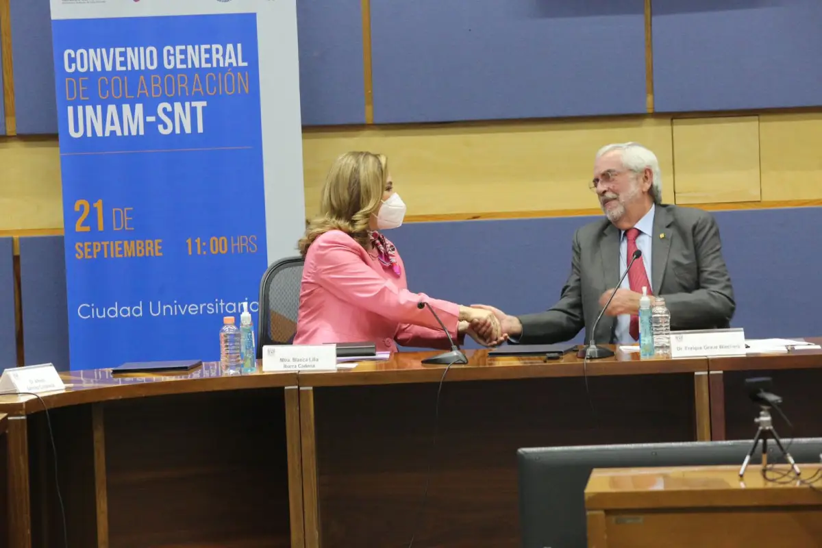 Firma del convenio entre el INAI y la UNAM.