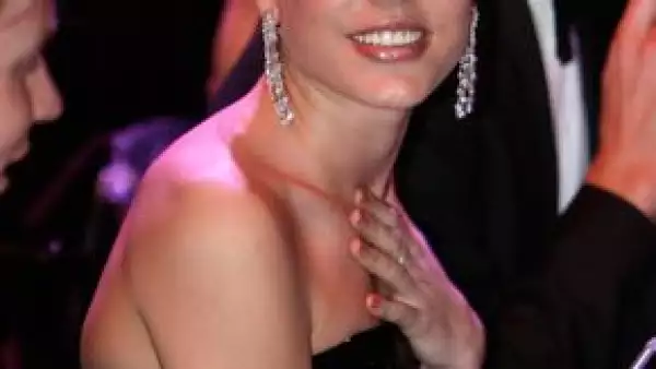 La hija de Carolina de Mónaco y de Stefano Casiraghi se fracturó la mano izquierda cuando el coche en el que viajaba se estrelló con otro que estaba estacionado, en Piamonte, Italia.