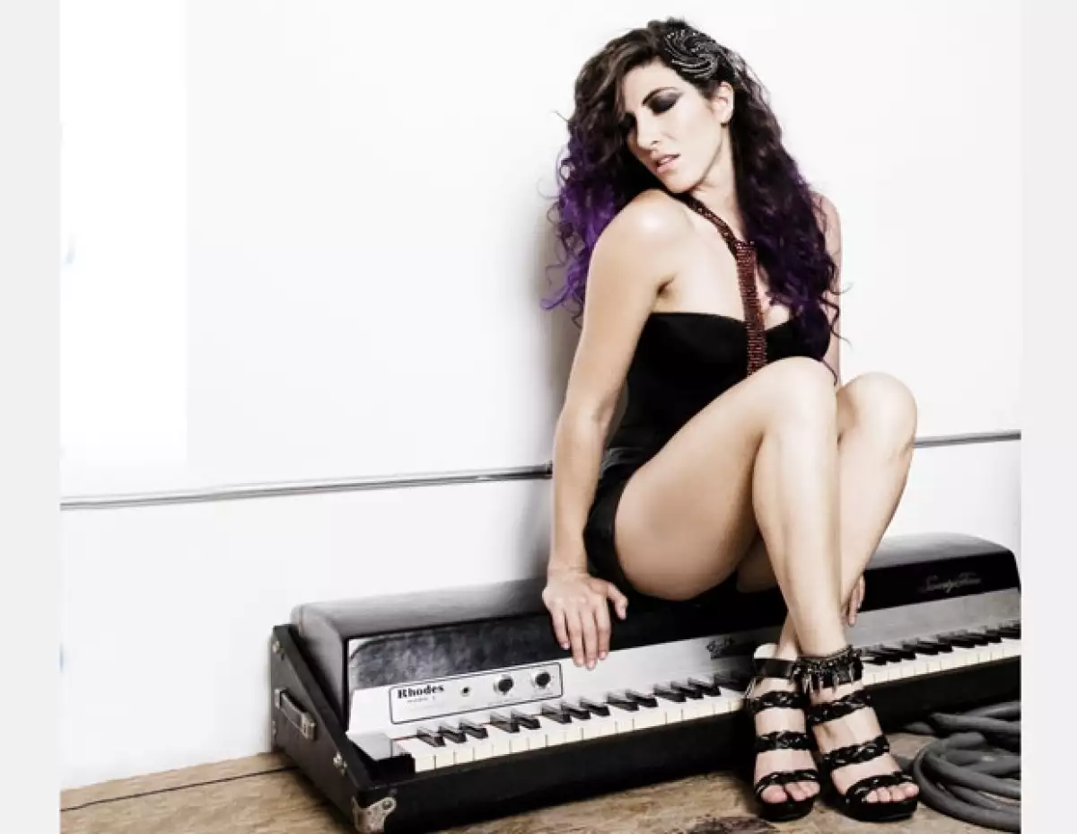 La hija de los reconocidos Amanda Miguel y Diego Verdaguer, está nominada al premio en su versión latina, motivo por el que se encuentra feliz y muy motivada.