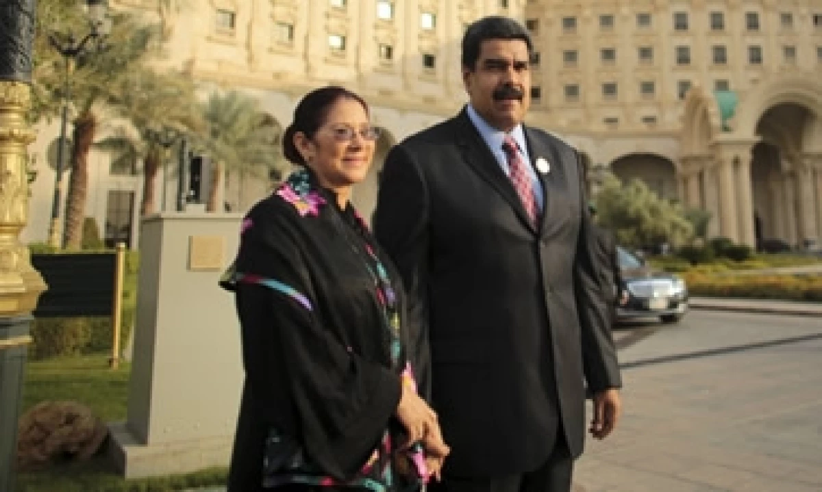 El presidente de Venezuela Nicolás Maduro y su esposa Cilia Flores