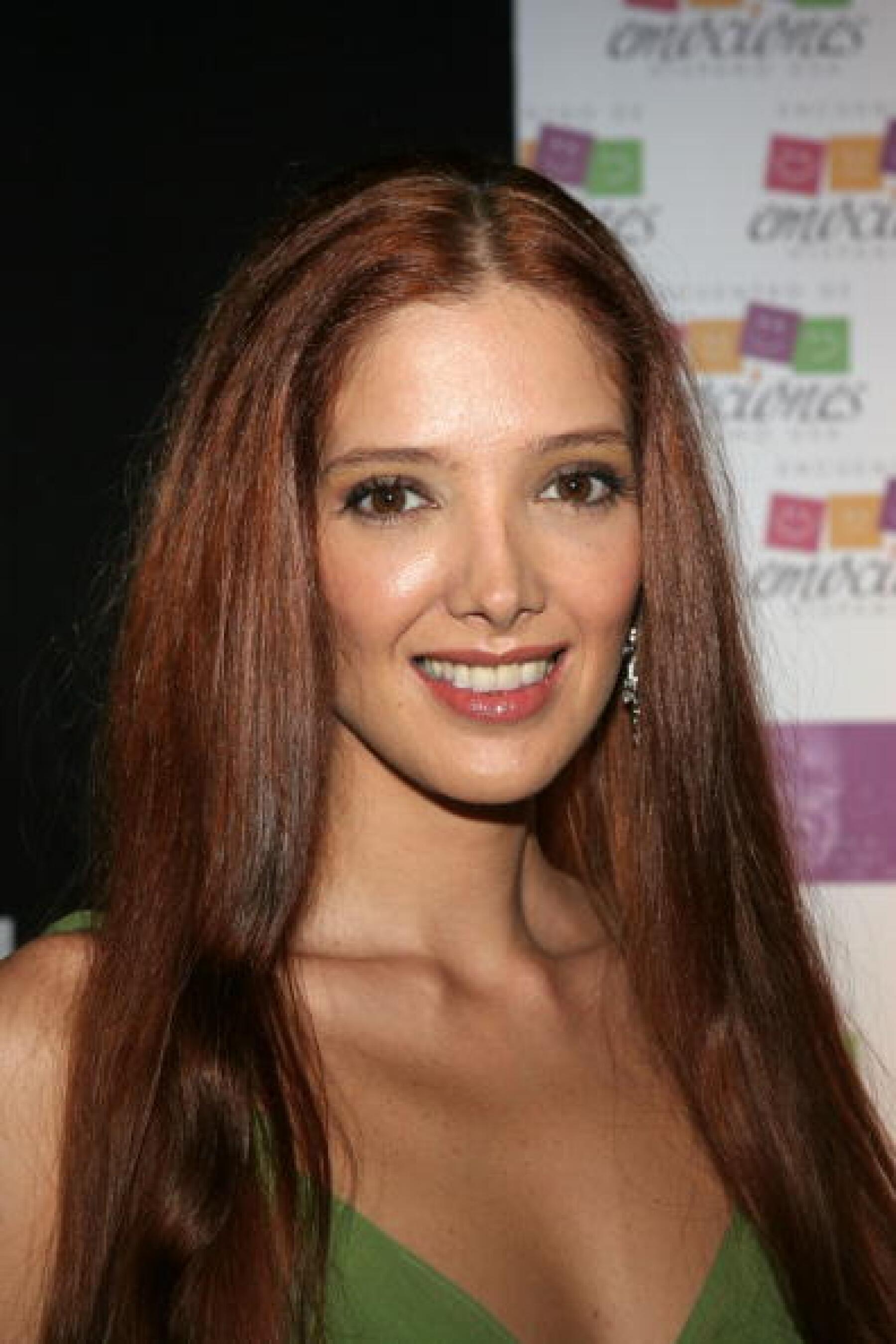 Adela Guerra: A Sexy Model - r83s4oj