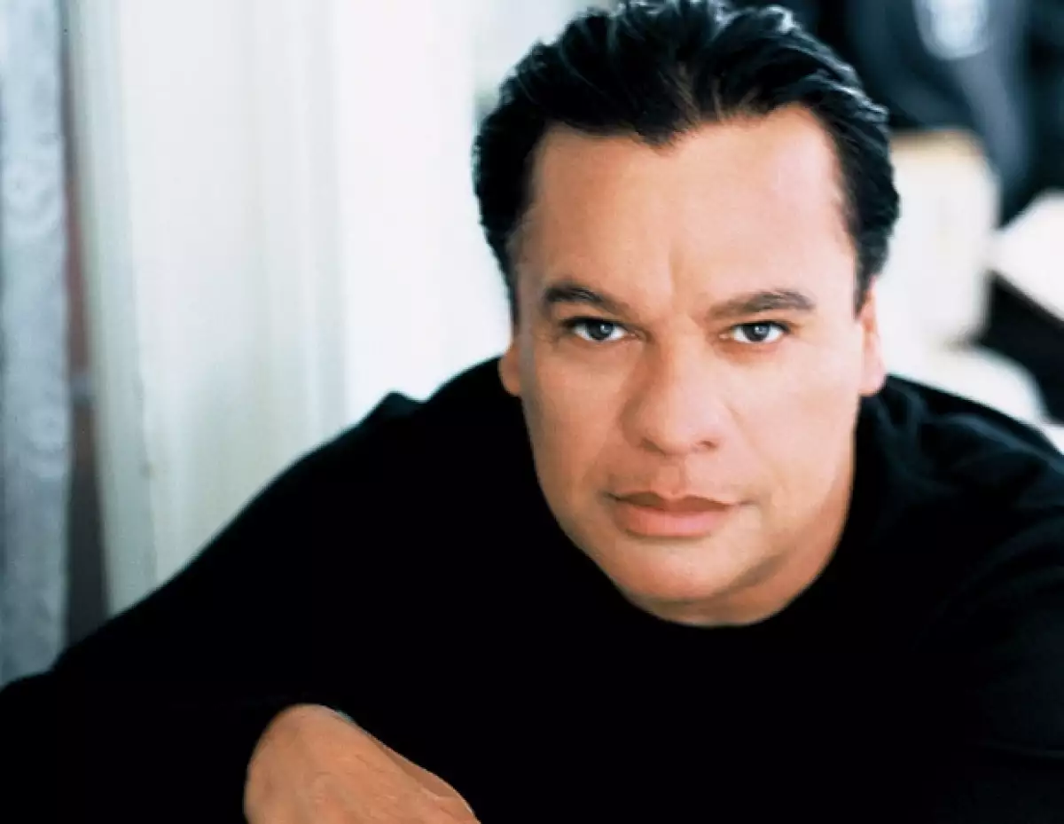 Cada año un premio, un récord, una nueva serie de conciertos. Juan Gabriel, quien falleció este 28 de agosto, ha dejado claro que nada lo detenía y logró ventas de más de 60 millones de discos.