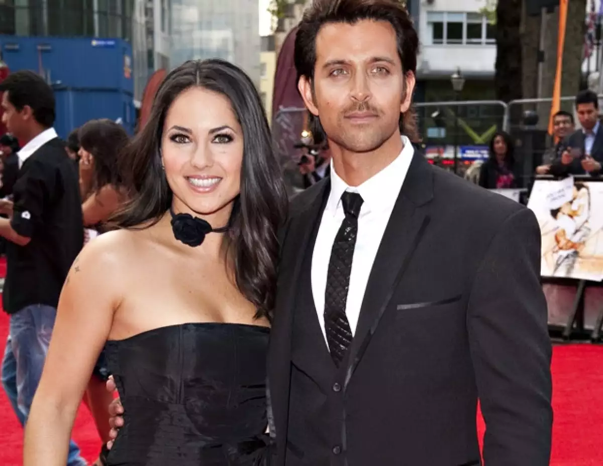 Hrithik Roshan negó un romance con Bárbara Mori.