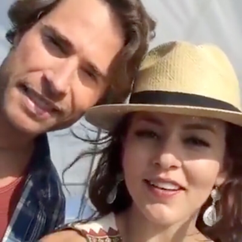 La pareja ya ha comenzado las grabaciones de la telenovela que protagonizan y un video que compartió la actriz rápidamente logró ser de lo más comentado y compartido en Facebook.