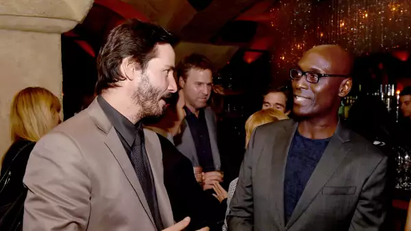Keanu Reeves y Lance Reddick