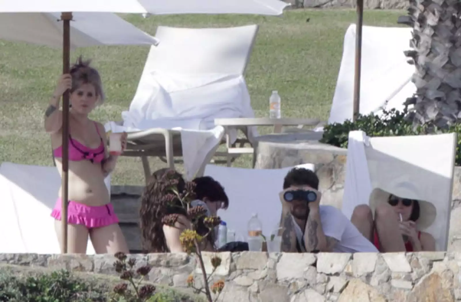 La familia Osbourne, integrada por Ozzy, Sharon, Kelly, Jack y su nueva esposa Lisa Stelly y su bebé Pearl, pasan unos días de descanso.