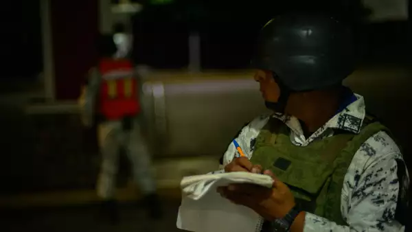 Guardia vigila migrantes