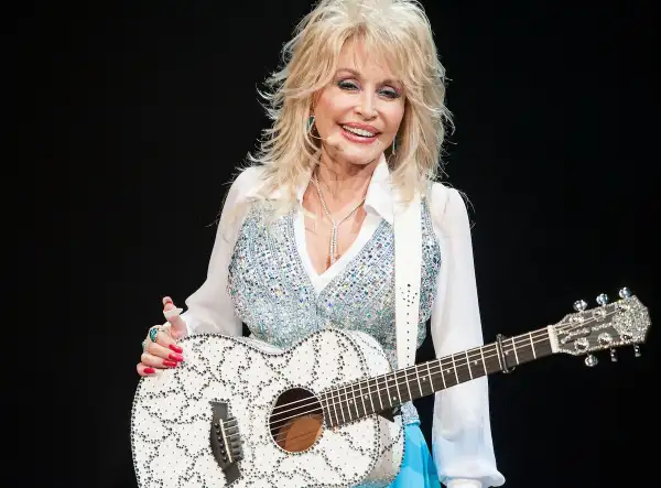 Muere Dolly Parton a los 80 años.