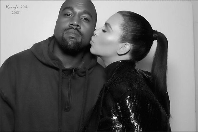 Kim Kardashian y Kanye West derrocharon amor durante la fiesta.