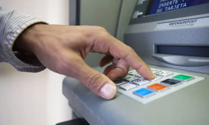 Sólo las sucursales que se encuentran en centros comerciales abrirán el lunes en su horario habitual. (Foto: Getty Images)