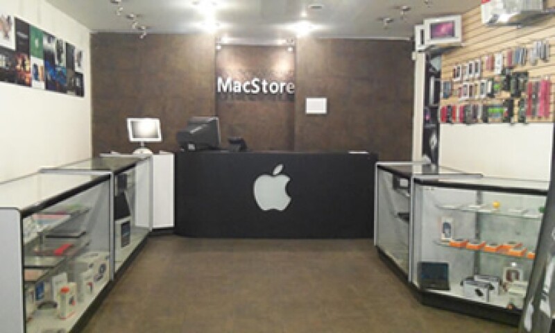 La tienda tiene incluso publicidad de los productos de Apple. (Foto: Isaid Mera)