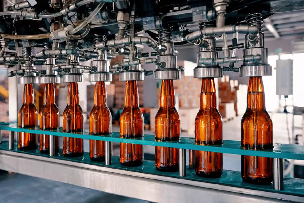 La agro industria cervecera mexicana ha reducido desde hace más de una década, de 12 a 2.5 litros de agua por cada litro de cerveza producido. (Foto: cagkansayin/Getty Images/iStockphoto)