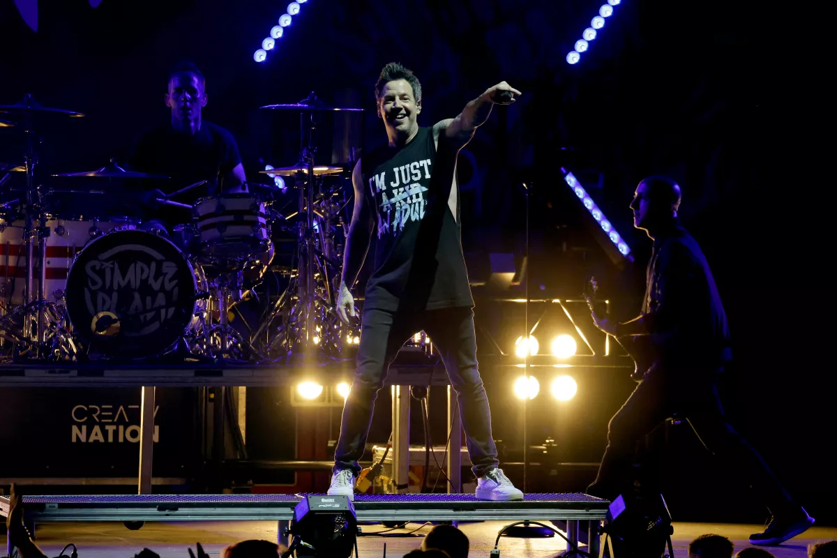 Avril Lavigne: The Greatest Hits Tour - Nashville, TN