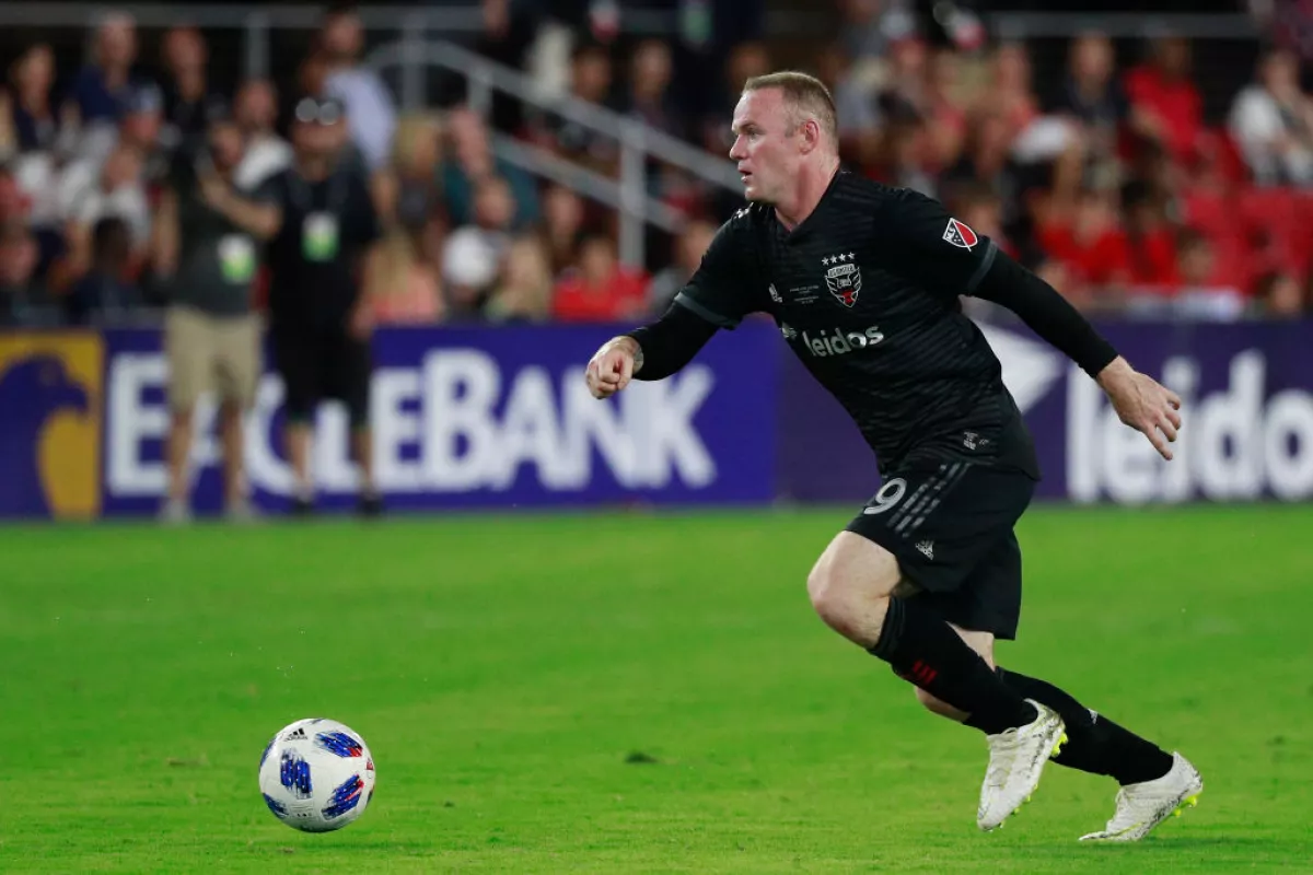 Wayne Rooney DC United defensa