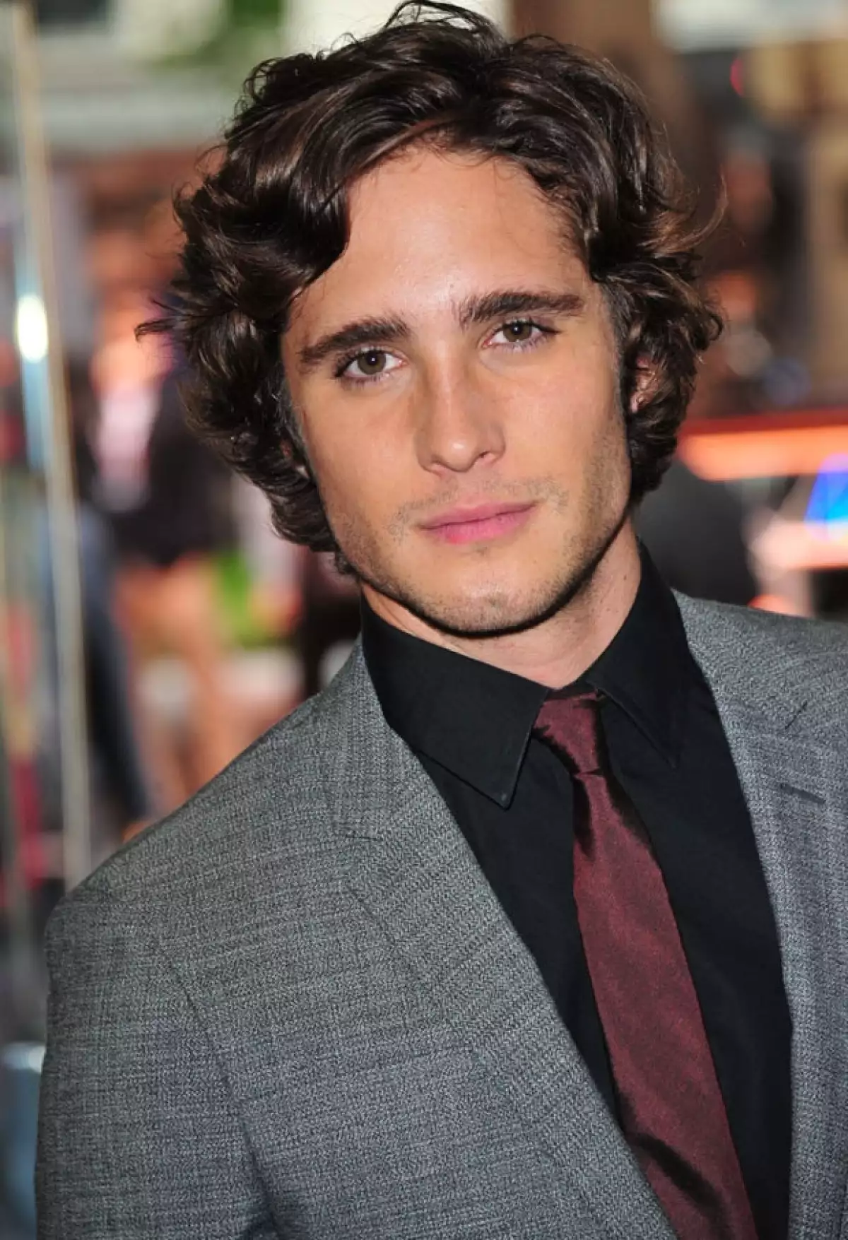 El mexicano vive en Los Ángeles, California y ya se codea con los grandes de Hollywood. ¿Quién es? Y ¿Cómo empezó?. Aquí te decimos por qué debes saber de él.