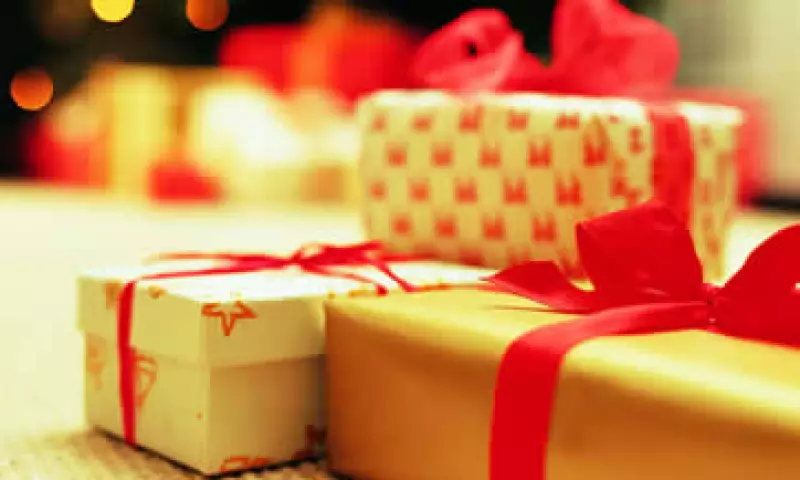 Conoce los tips de los expertos para regalar y conservar tus finanzas sanas. (Foto: Thinkstock)
