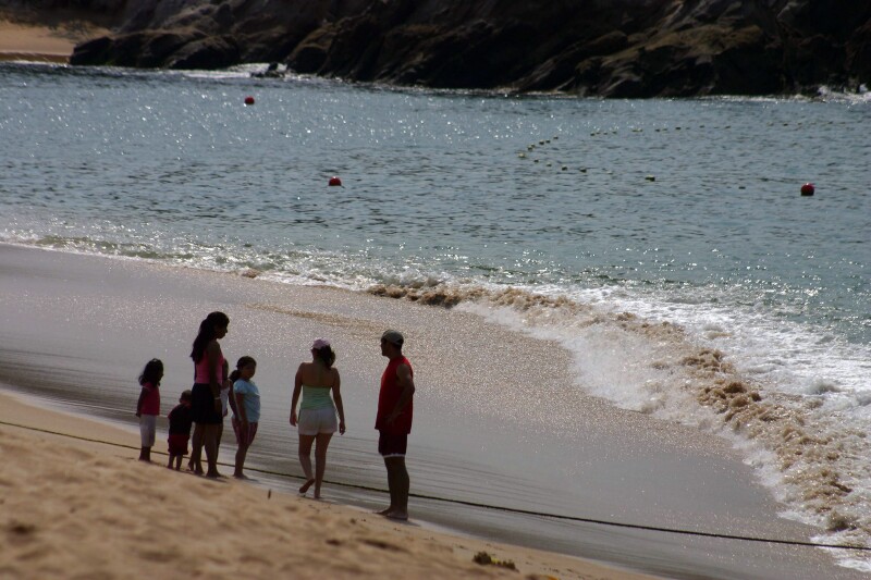Los bloqueos carreteros han ocasionado que el turismo de estados aledaños no llegue a Huatulco.