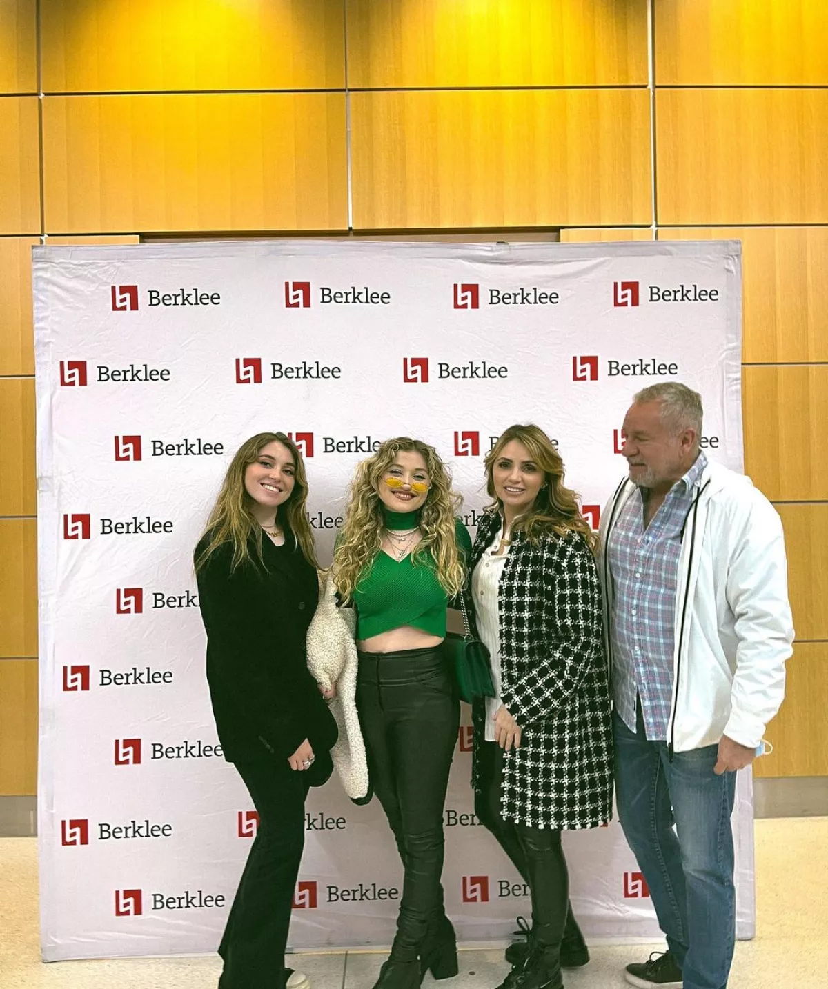 Fernanda Castro, hija de Angélica Rivera, se gradúa de Berklee