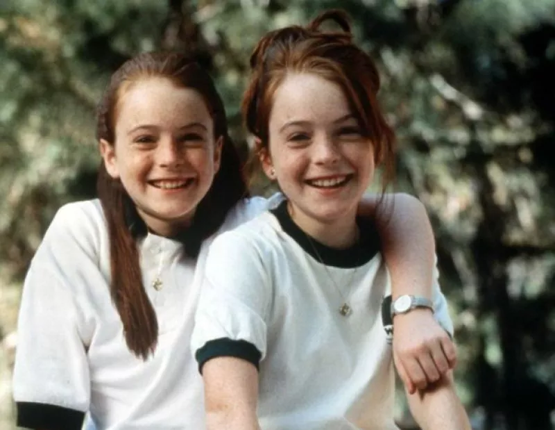¡No, no estás viendo doble! Te contamos de Lindsay Lohan, Jake Gyllenhaal y otros artistas que han dado vida a gemelos en el cine.