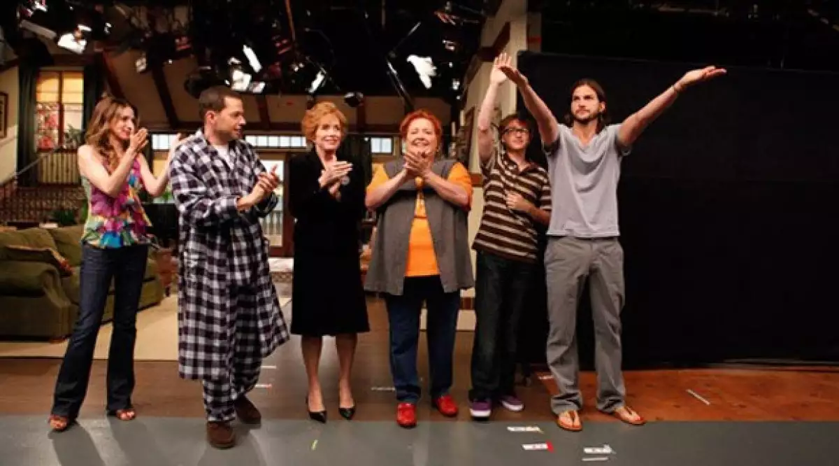 Ashton se sintió muy agusto con el elenco de la serie.