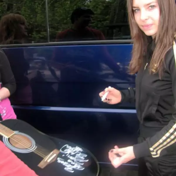 Actualmente, la cantante protagoniza un melodrama en el que los personajes deben mimetizarse a las circunstancias para lograr sobrevivir.