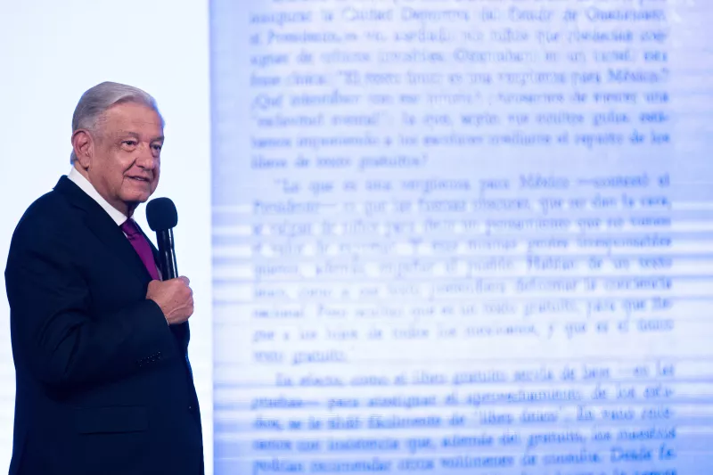 AMLO-Libros-texto.jpeg
