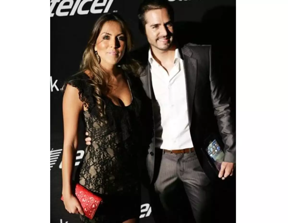 José Ron y Karla Pineda a cada lugar que van lucen muy felices y enamorados.