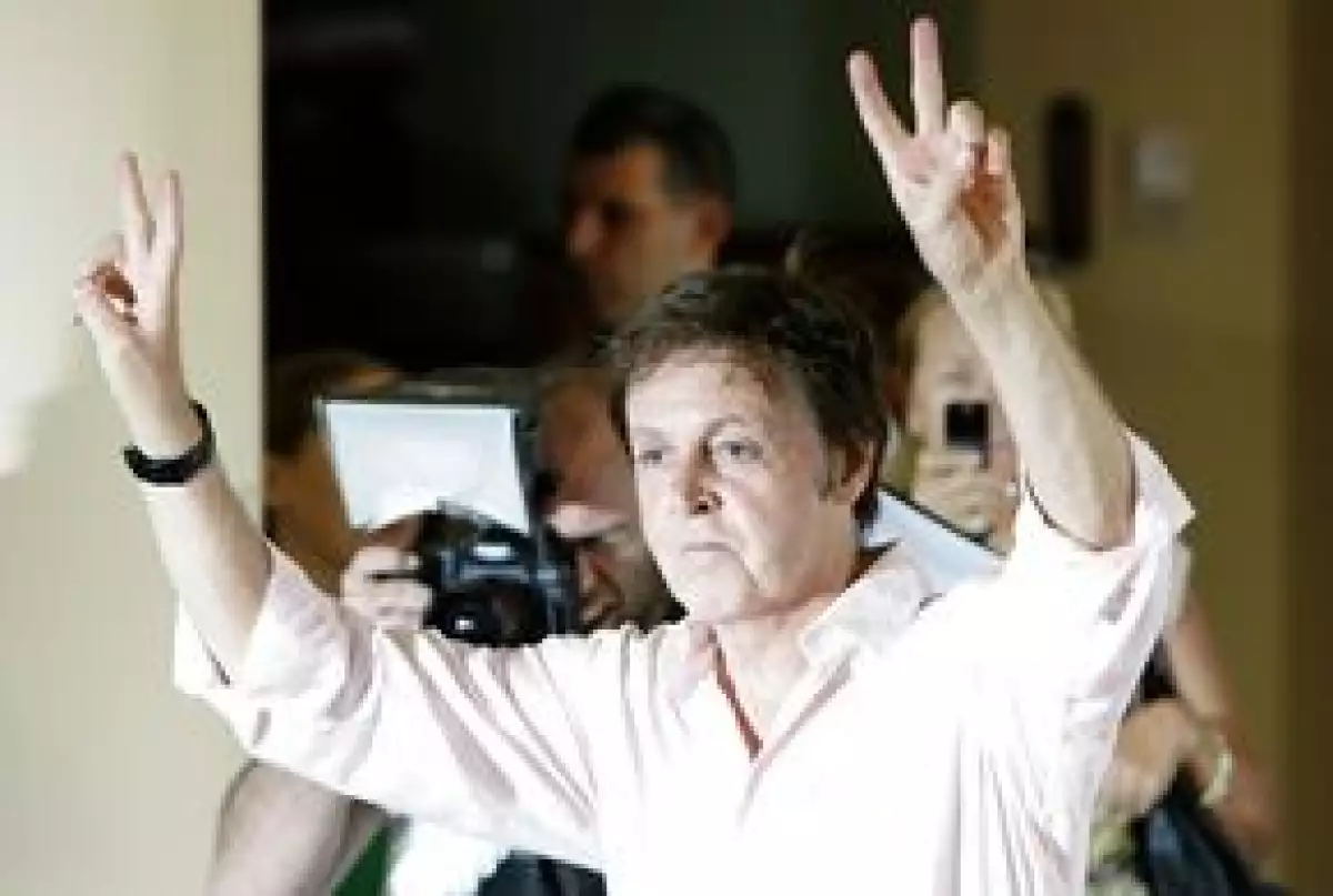 El ex Beatle rechazó las críticas sobre su viaje a Medio Oriente y dijo llevar un mensaje de paz.