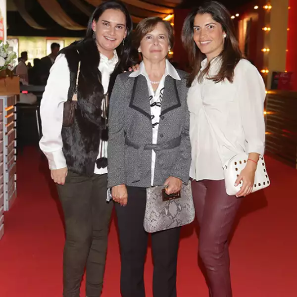 Adriana, Alma y Alejandra Vargas