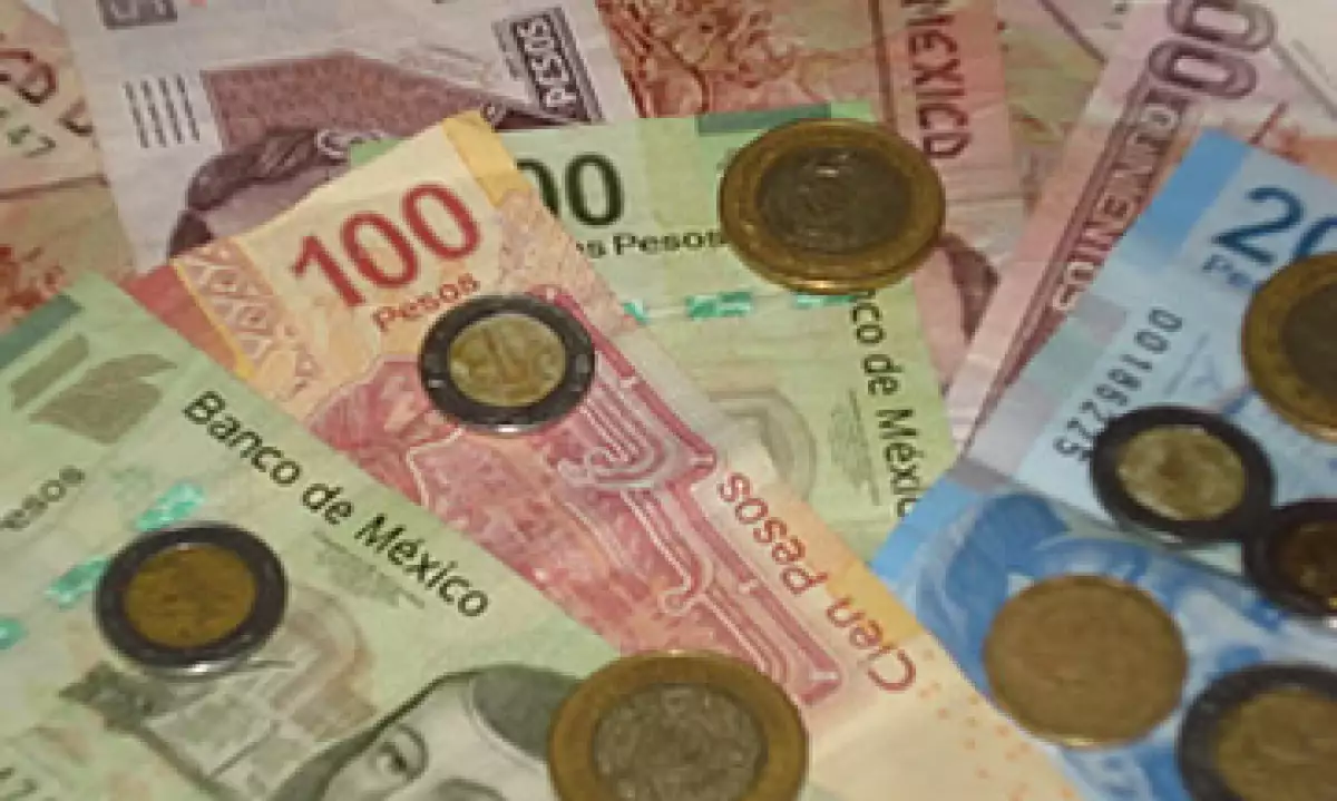 La moneda mexicana operaba en 11.54 por dólar a la compra en ventanillas de bancos y casas de cambio. (Foto: Karina Hernández)