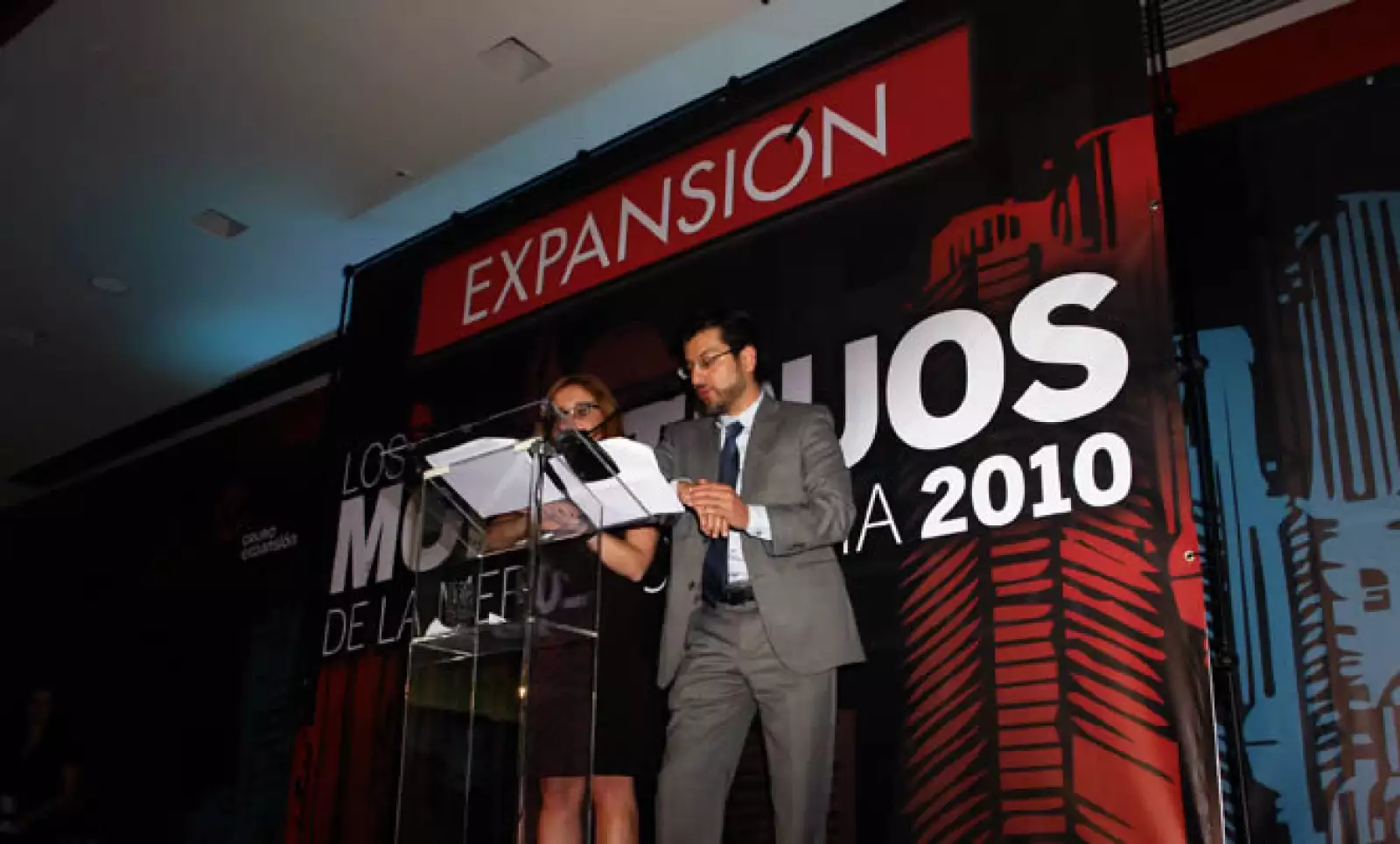 Bárbara Anderson, editora general de la revista Expansión y Adolfo Ortega, editor adjunto de la revista.