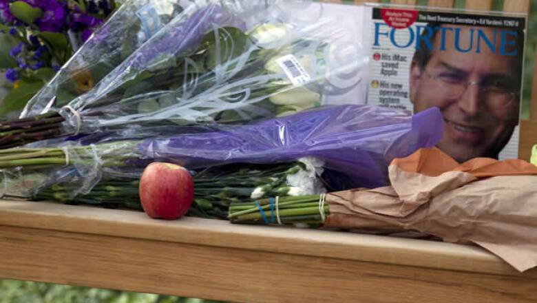 La sede de las oficinas centrales de Apple en California recuerda a su fundador con una pequeña ofrenda.