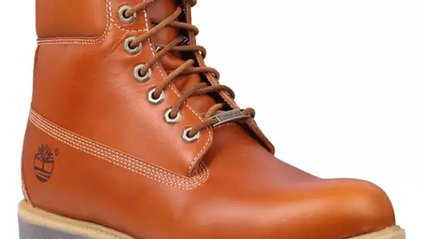 Además, también puedes encontrar botas de piel con diseños ideales para un look casual.