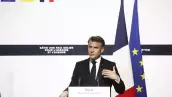 El presidente de Francia, Emmanuel Macron, habla durante una rueda de prensa con el presidente de Ucrania (no en la foto) en el Palacio del Elíseo de París el 26 de marzo de 2025 